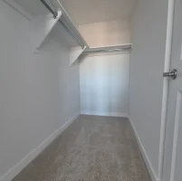 11_Walk-in Closet.webp